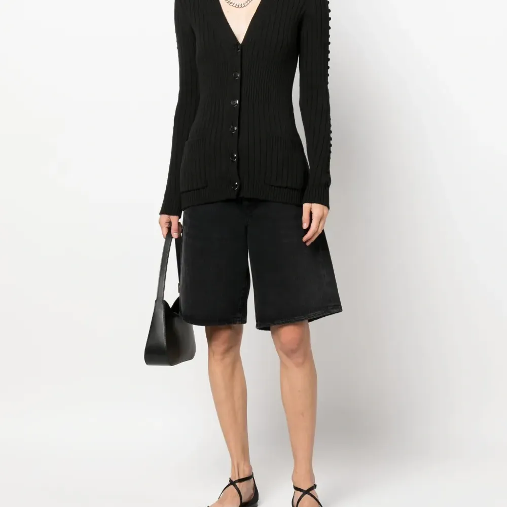 Кардиган в рубчик с V-образным вырезом