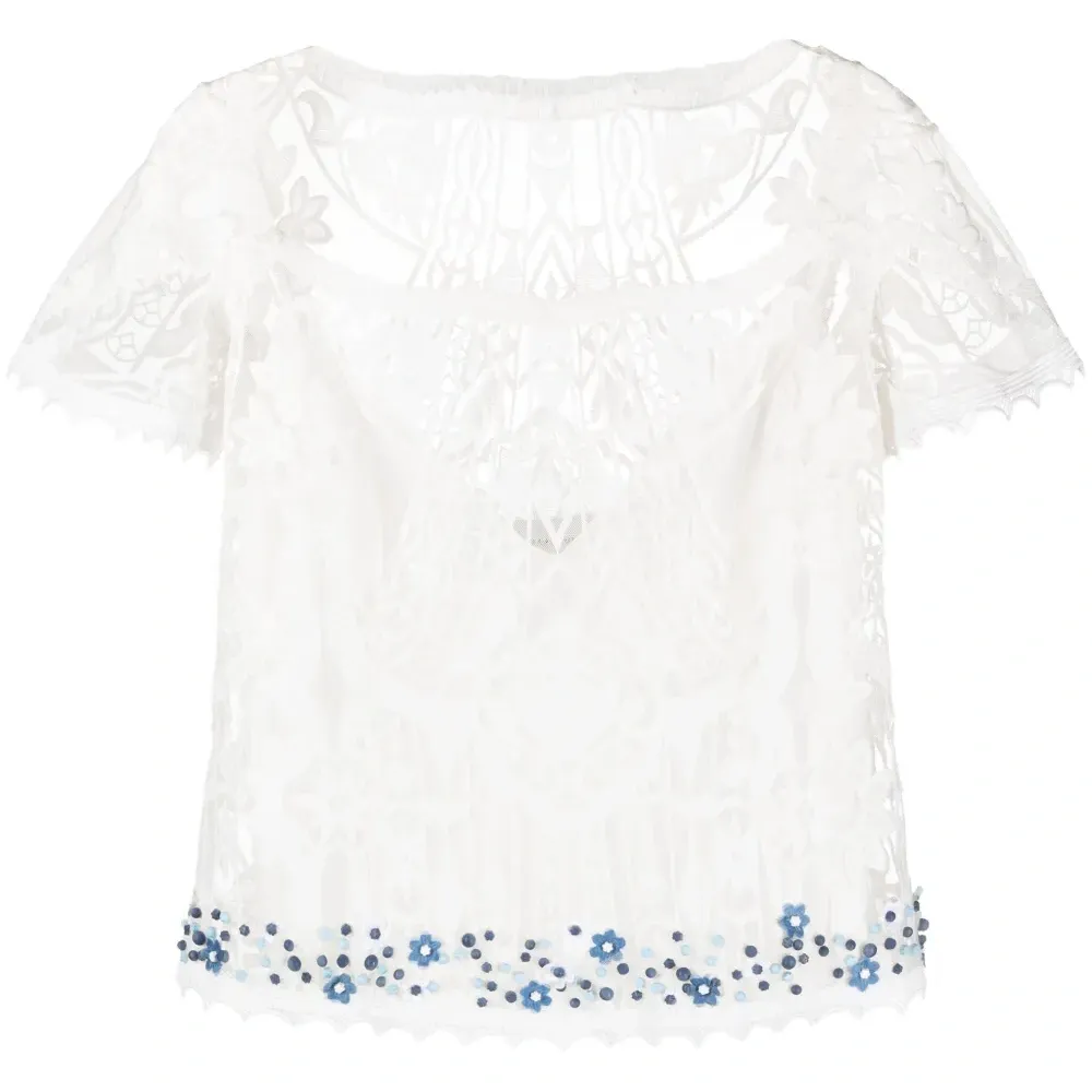 Блузка с квадратным вырезом и кружевом