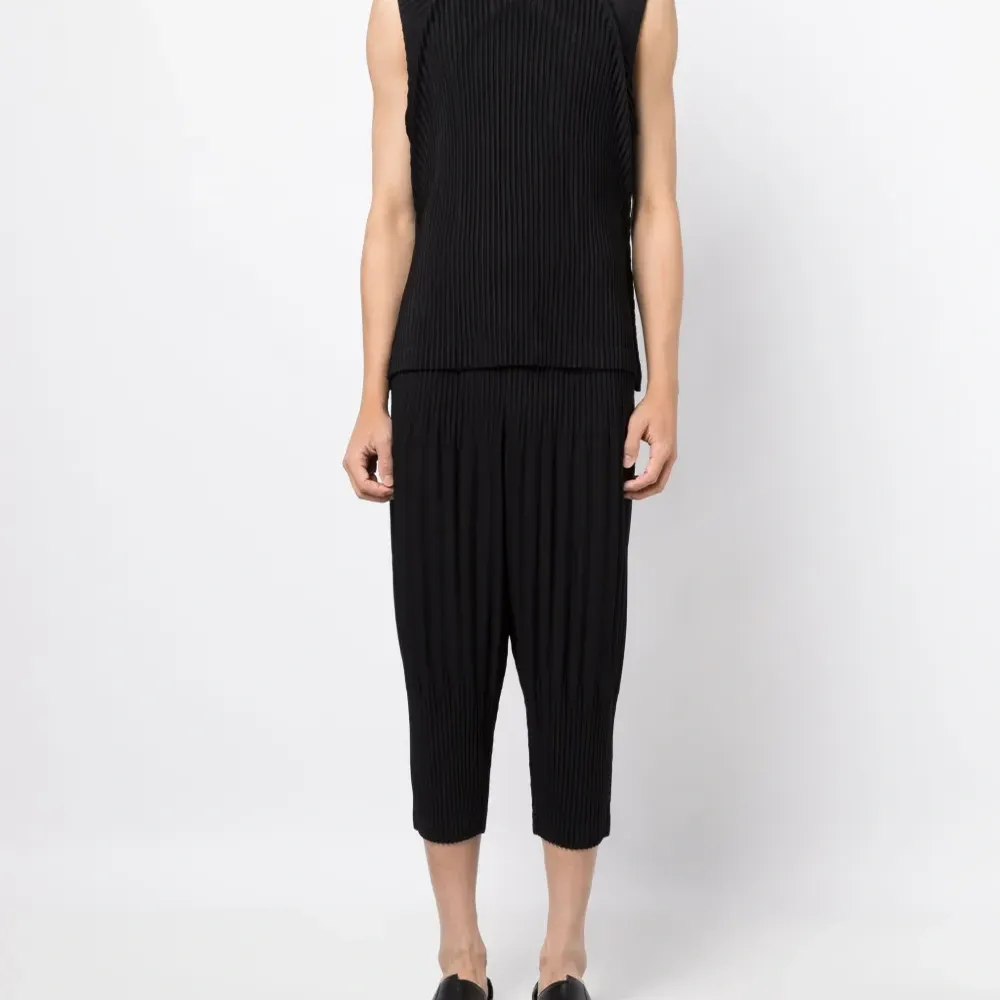 Плиссированный топ без рукавов Mc August