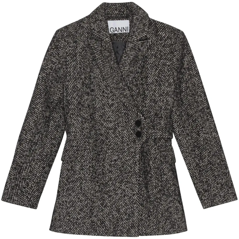 Блейзер с поясом и узором в елочку