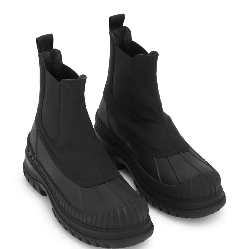 Ботинки на массивной подошве