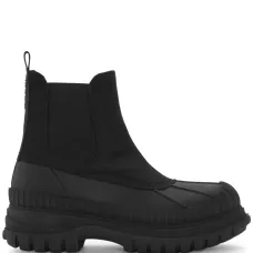 Ботинки на массивной подошве