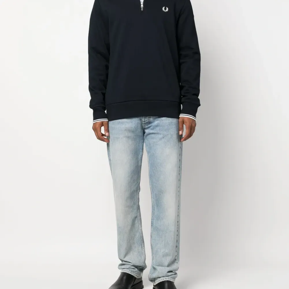 Толстовка на молнии с вышитым логотипом