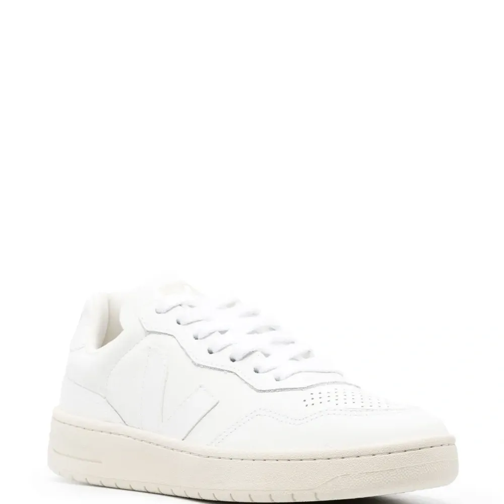 Кроссовки V-90