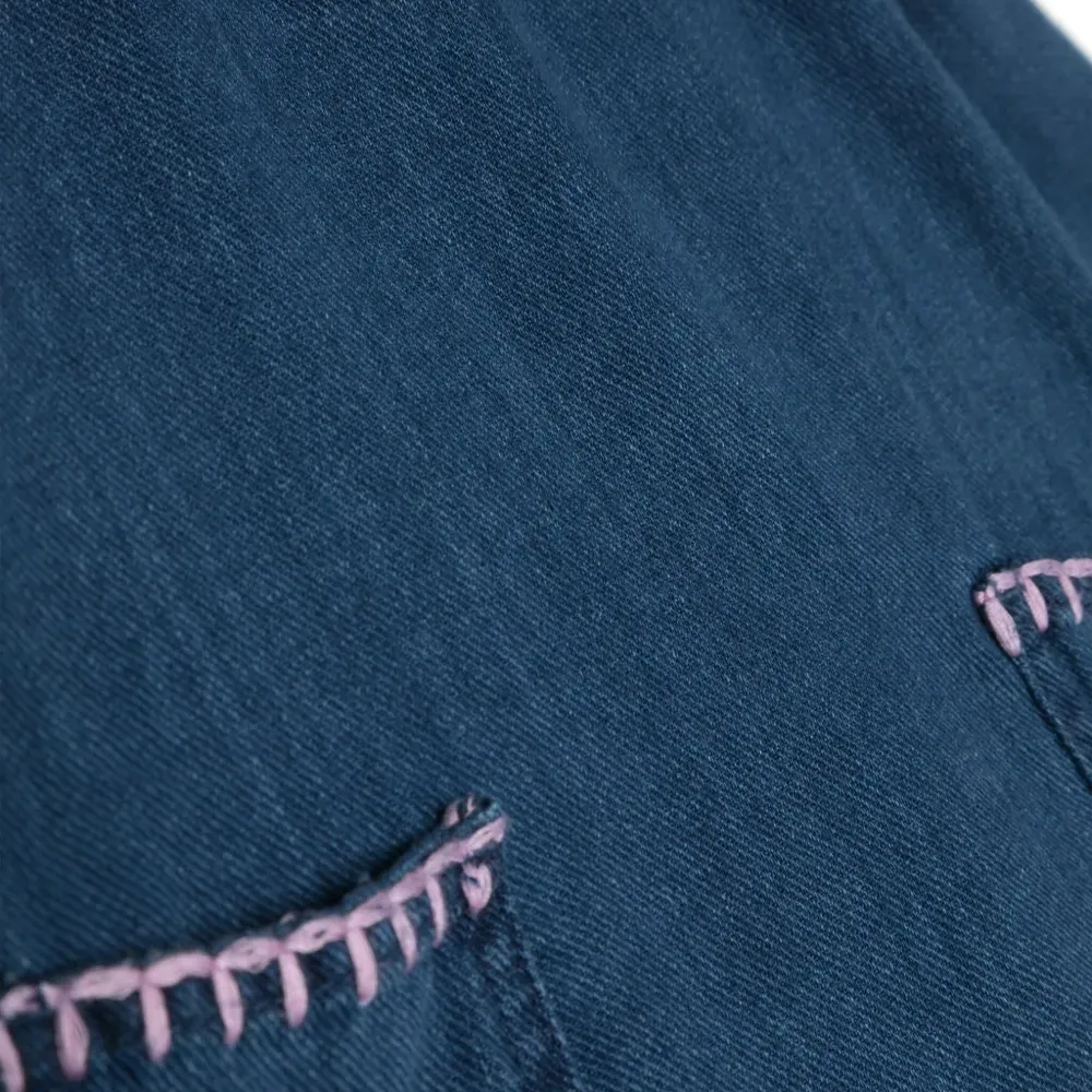 Джинсовое платье с вышивкой