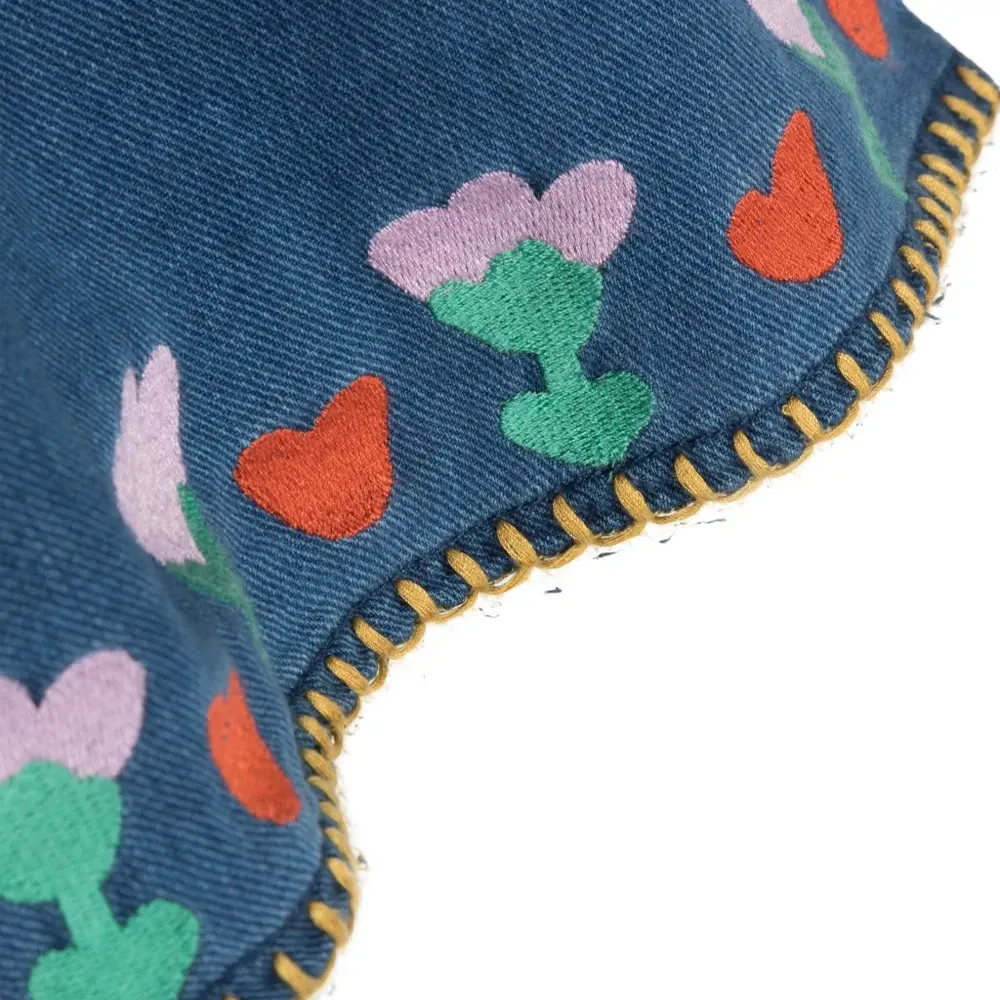 Джинсовое платье с вышивкой