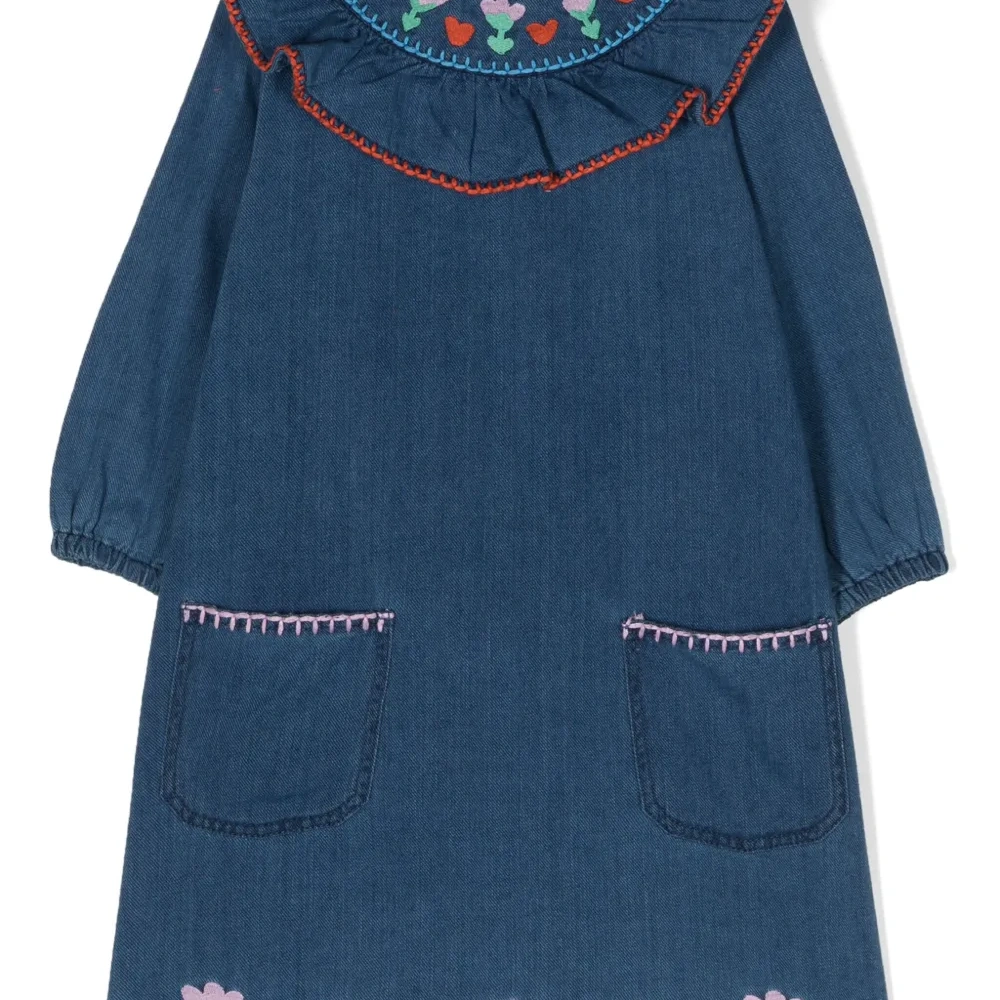 Джинсовое платье с вышивкой