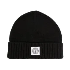 Шапка бини с нашивкой-логотипом