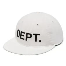 Кепка с вышитым логотипом