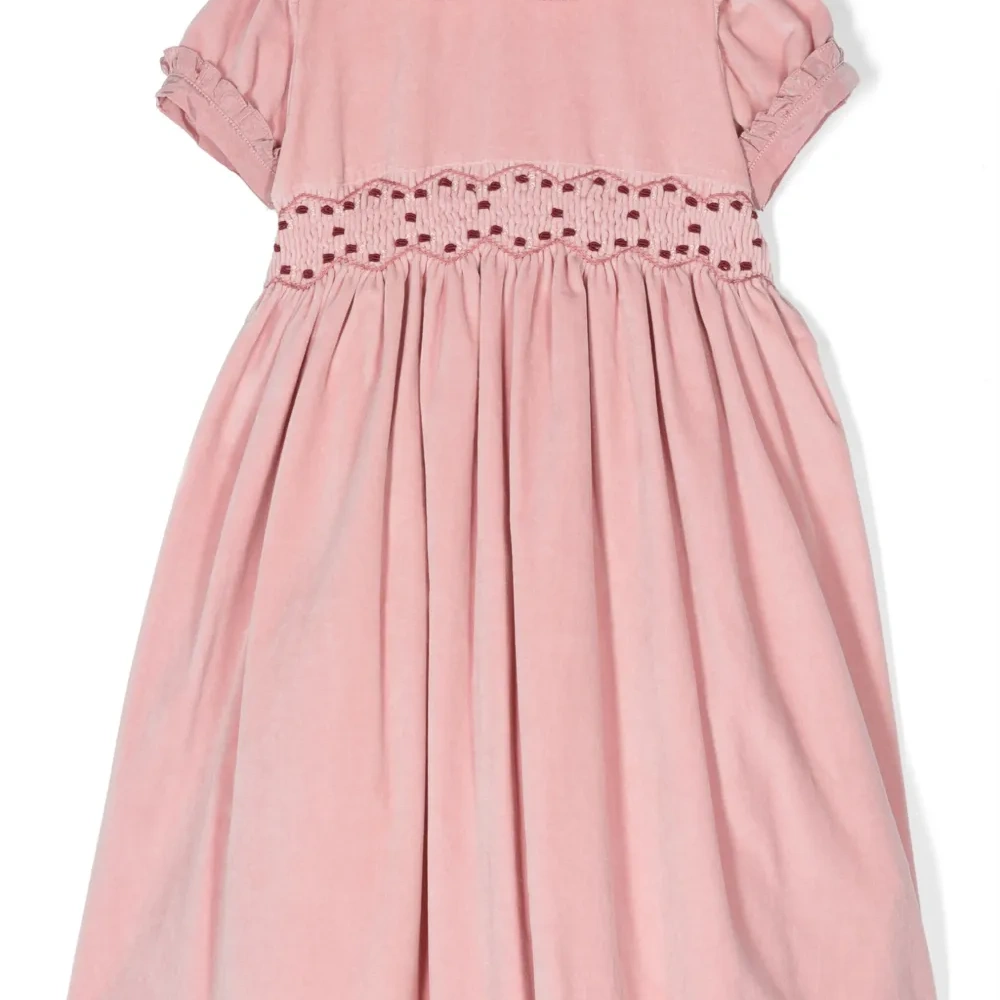 Бархатное платье с оборками