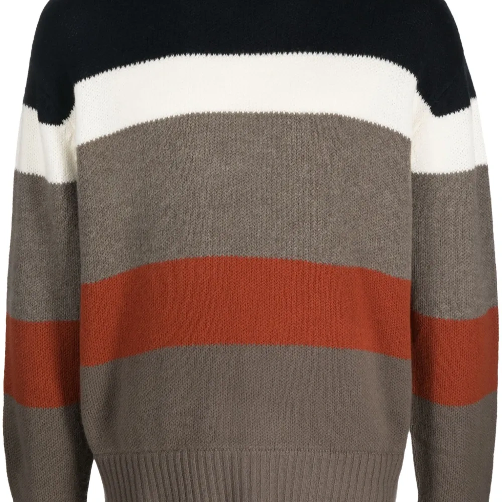 Джемпер вязки интарсия в полоску