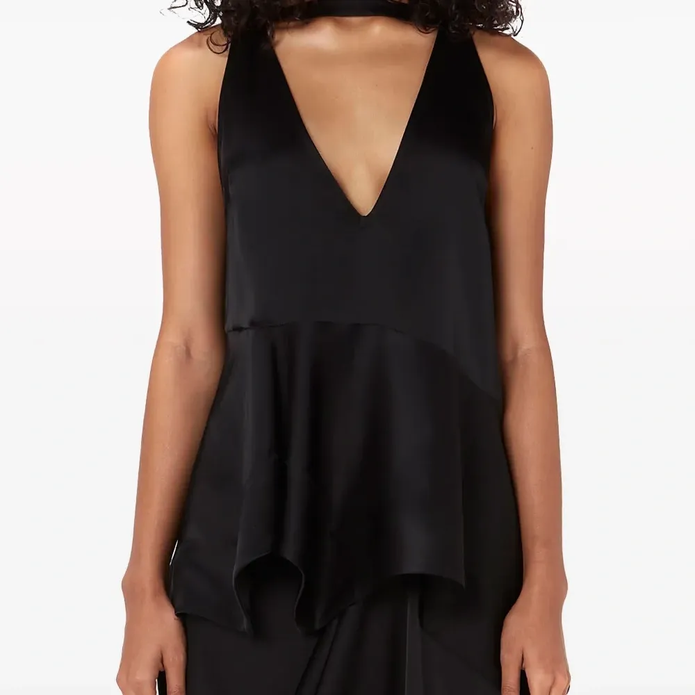 Атласный топ без рукавов с оборками Атласный топ без рукавов с оборками