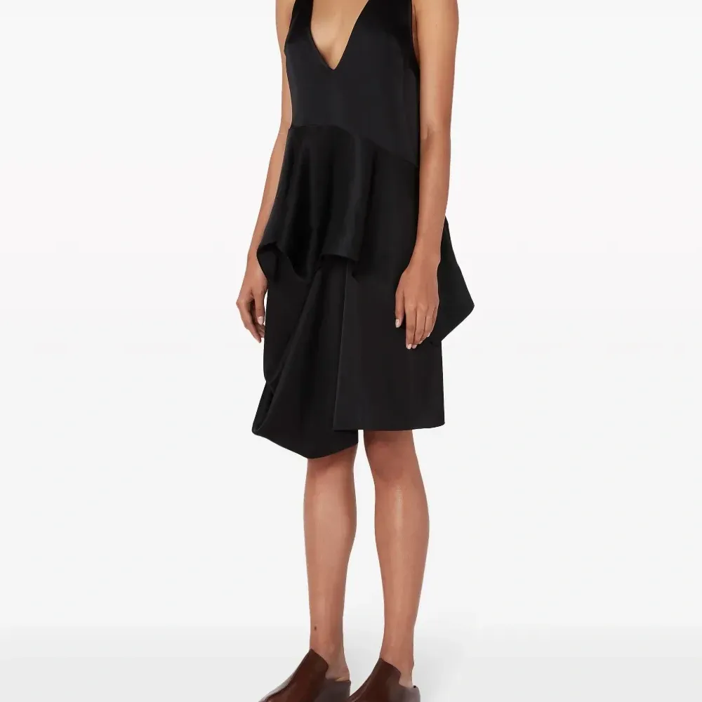 Атласный топ без рукавов с оборками Атласный топ без рукавов с оборками