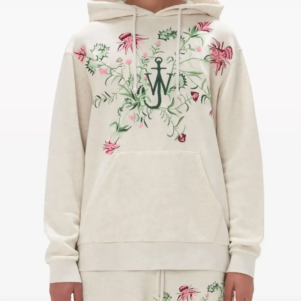 Худи с вышивкой из коллаборации с Pol Anglada