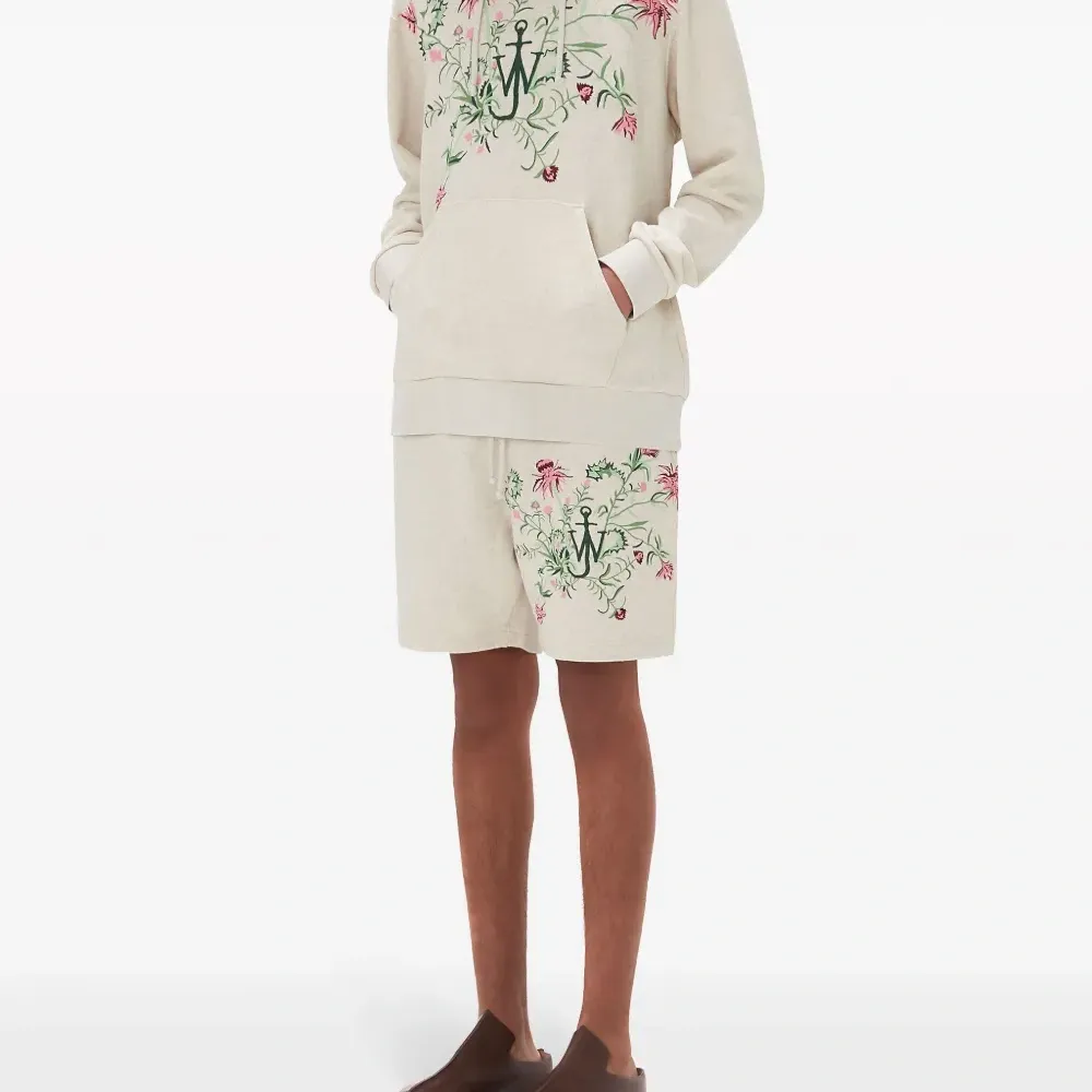 Худи с вышивкой из коллаборации с Pol Anglada