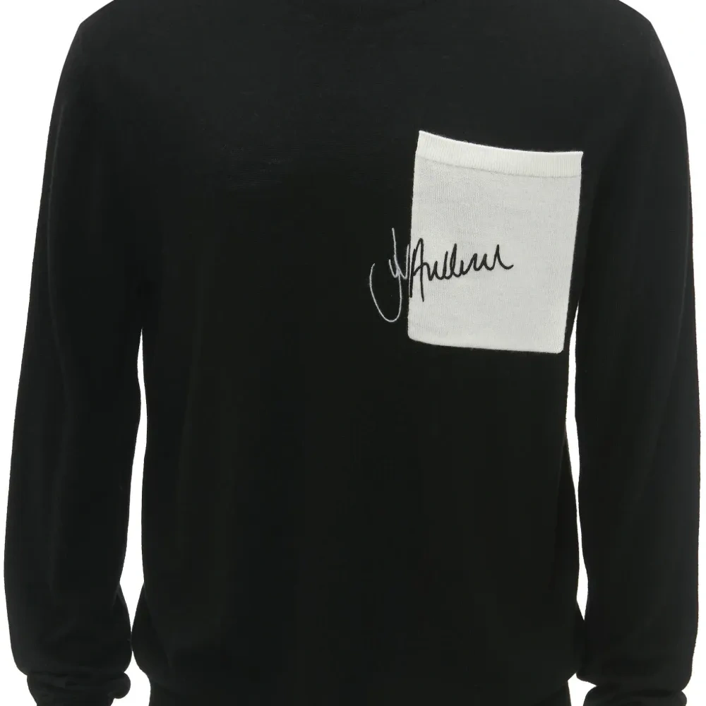 Джемпер с вышитым логотипом