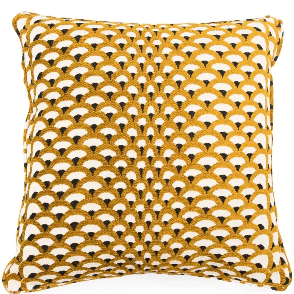 Жаккардовая подушка Les Ecailles из коллаборации с Pierre Frey