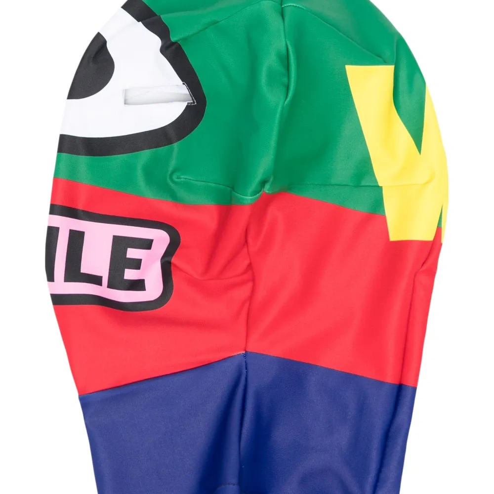 Маска в стиле колор-блок с графичным принтом