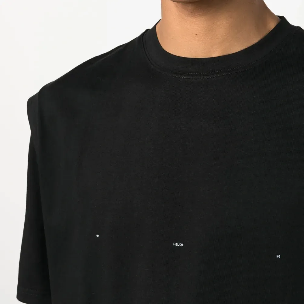 Футболка с логотипом