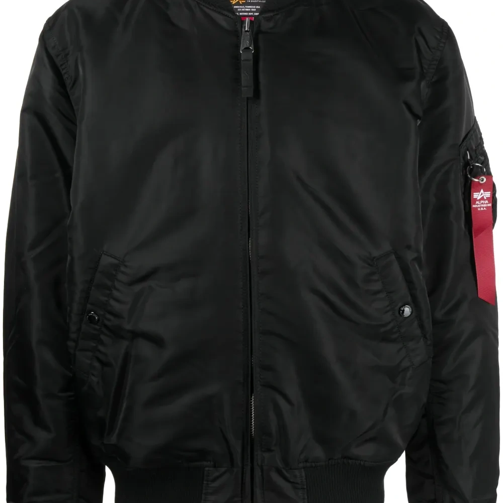 Бомбер с вышивкой