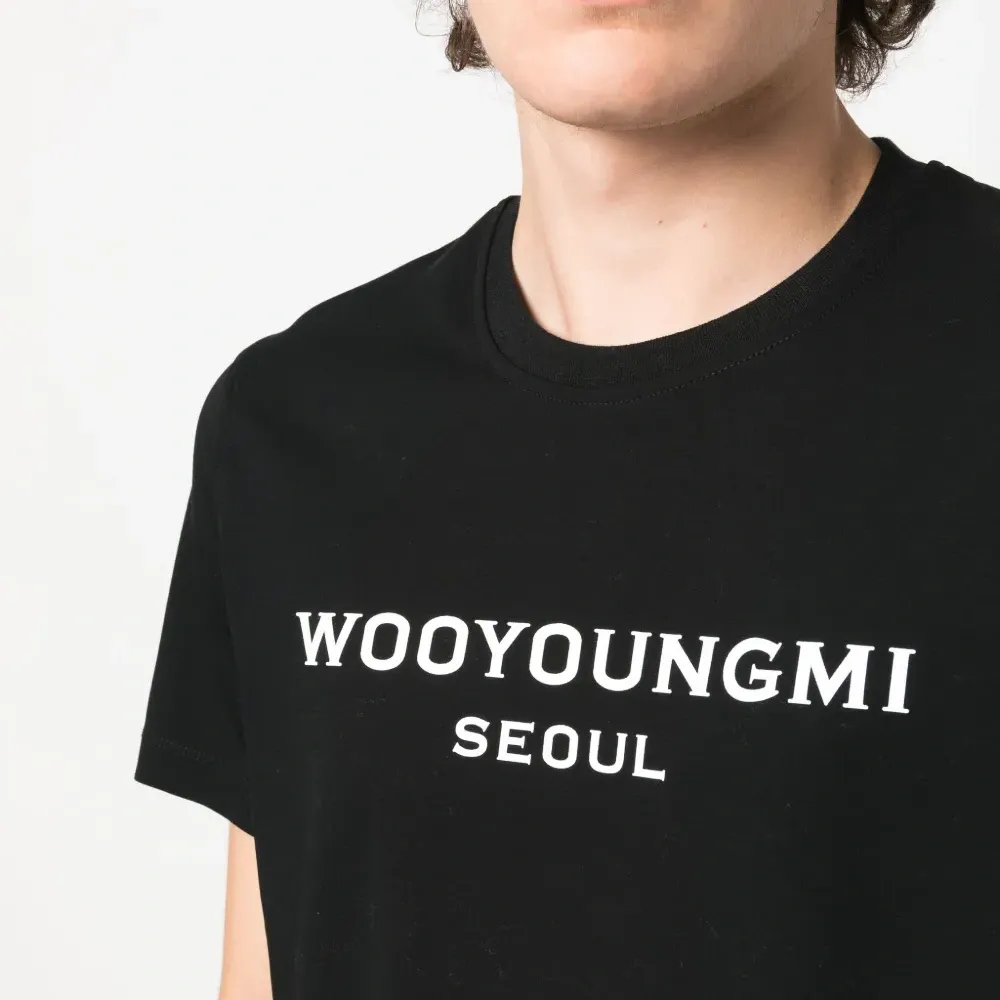 Футболка с логотипом