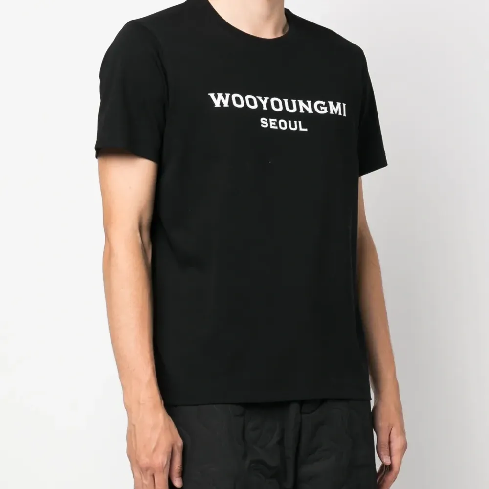 Футболка с логотипом