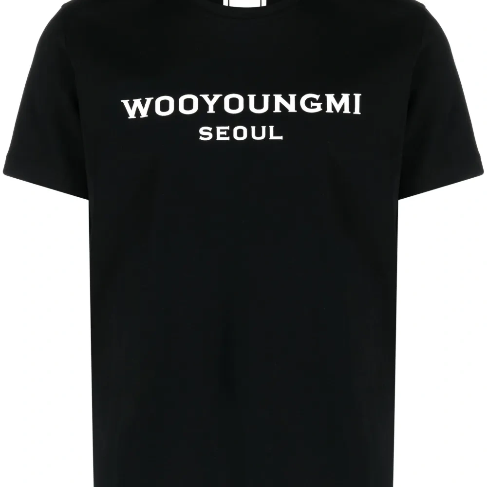 Футболка с логотипом