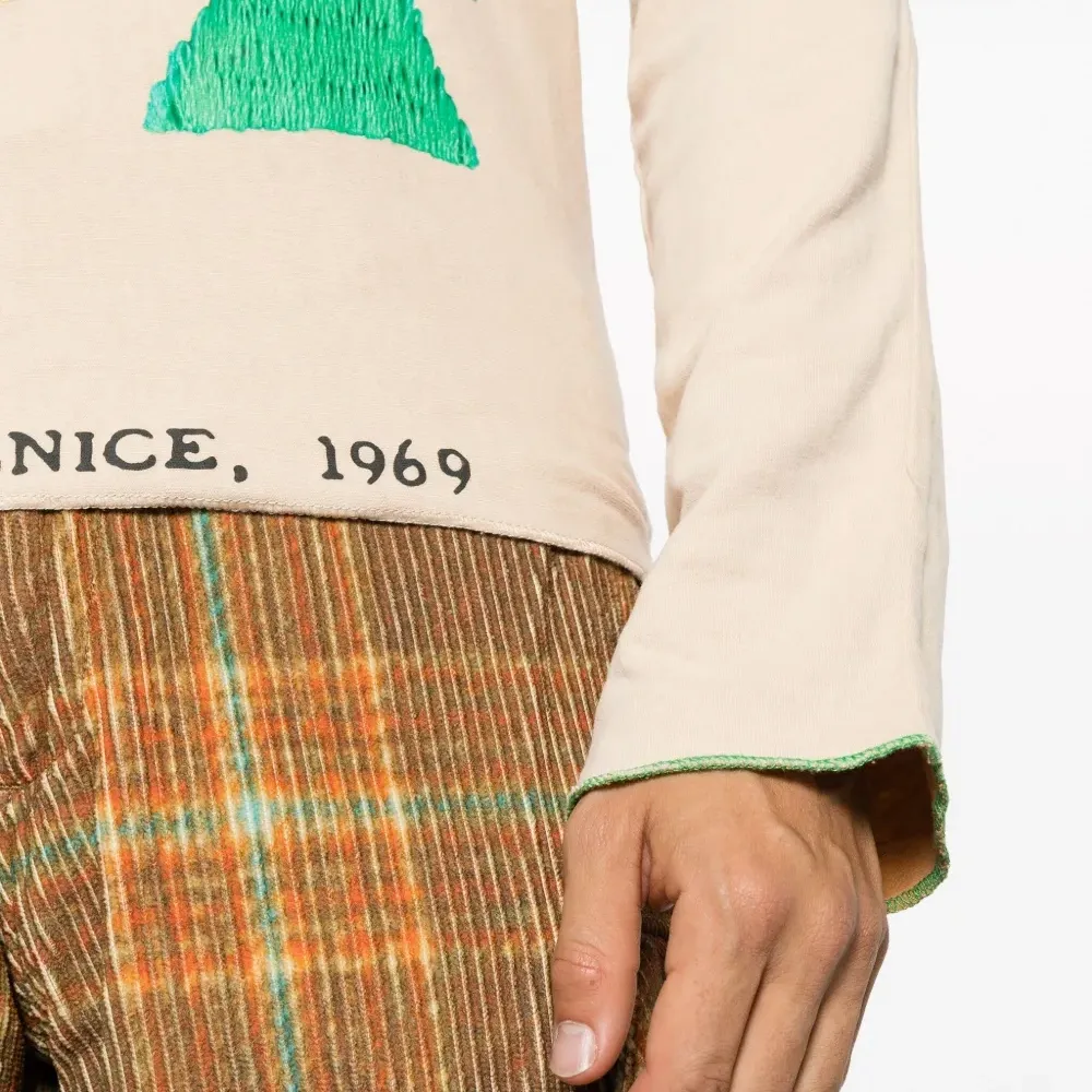 Футболка с длинными рукавами и надписью