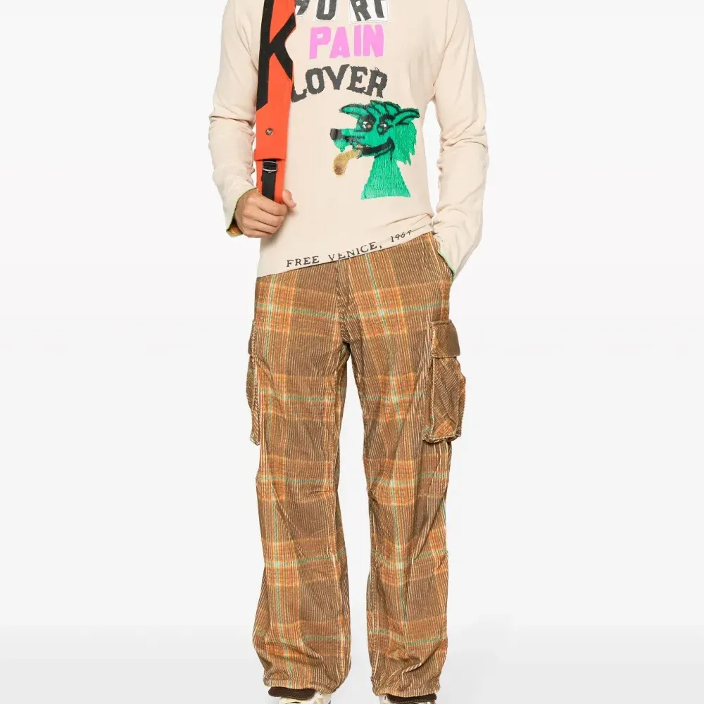 Футболка с длинными рукавами и надписью