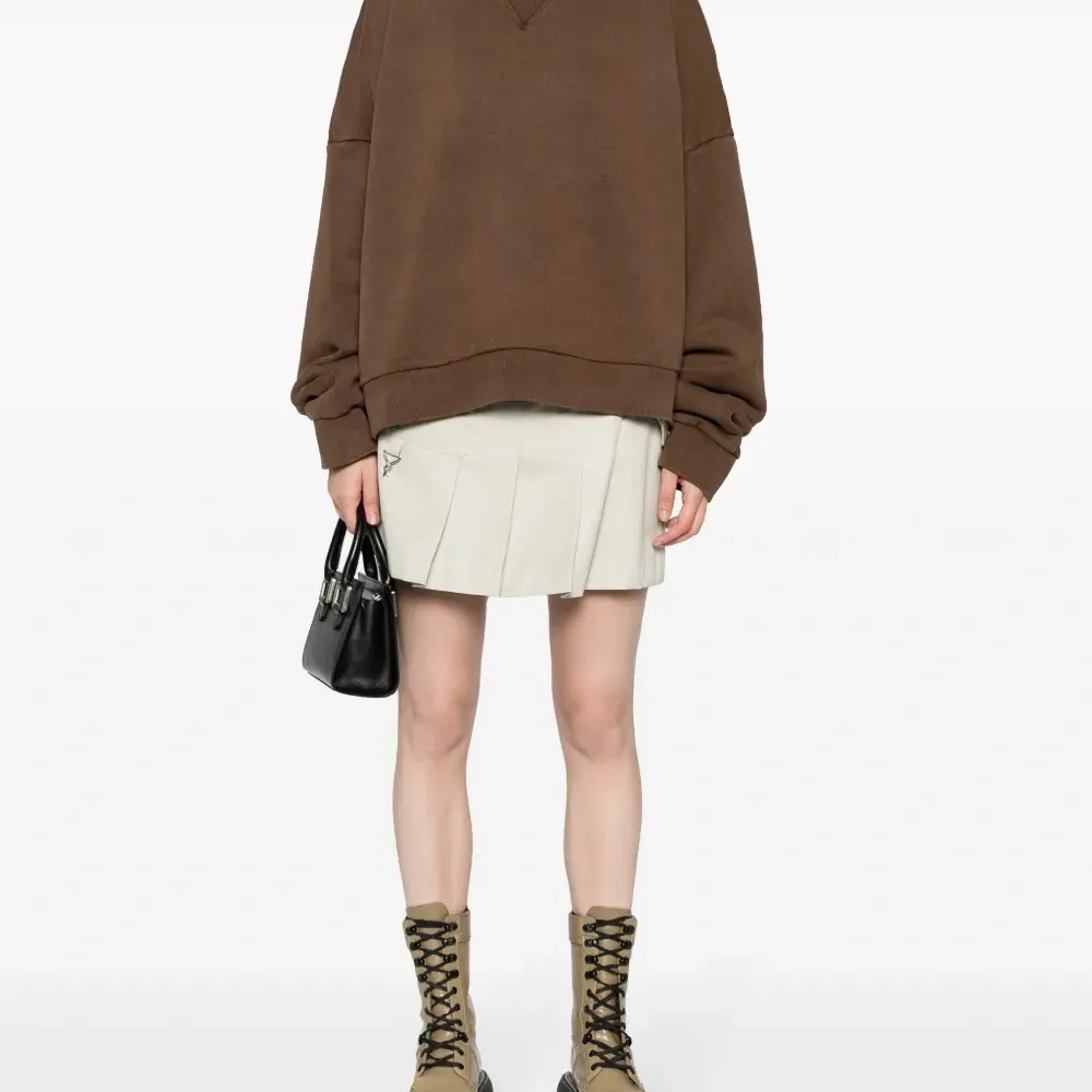 Толстовка с приспущенными плечами