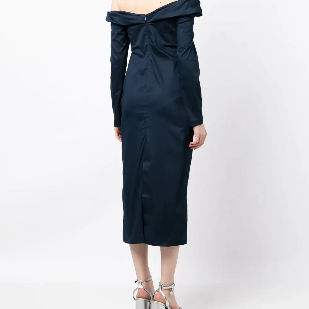 Платье миди с открытыми плечами