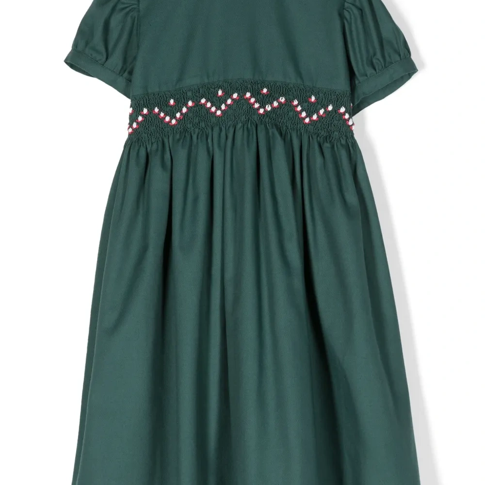 платье с вышивкой