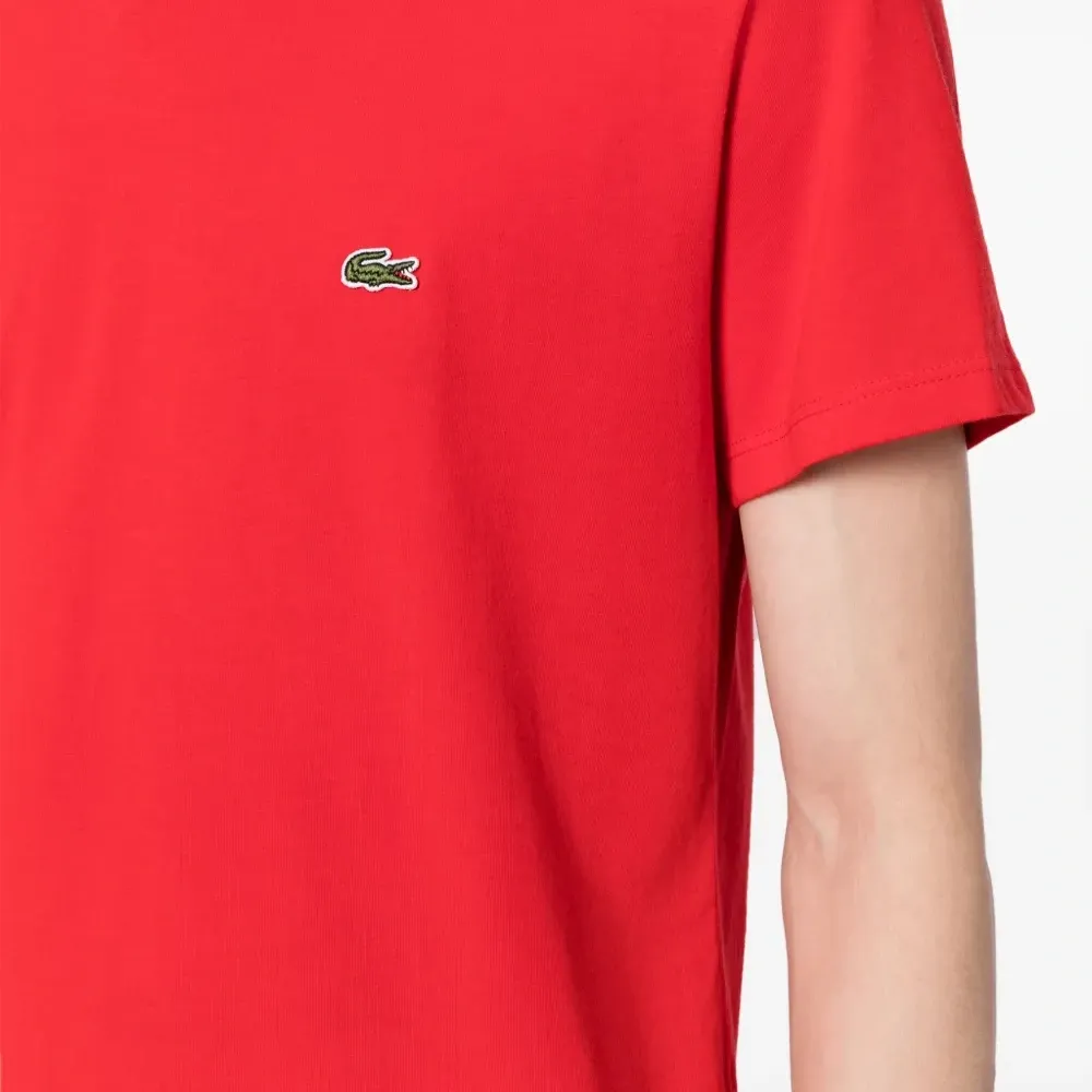 Футболка с вышитым логотипом