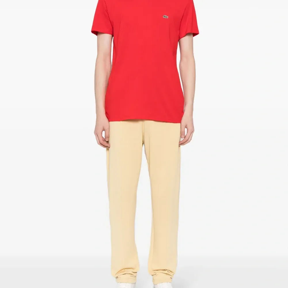 Футболка с вышитым логотипом