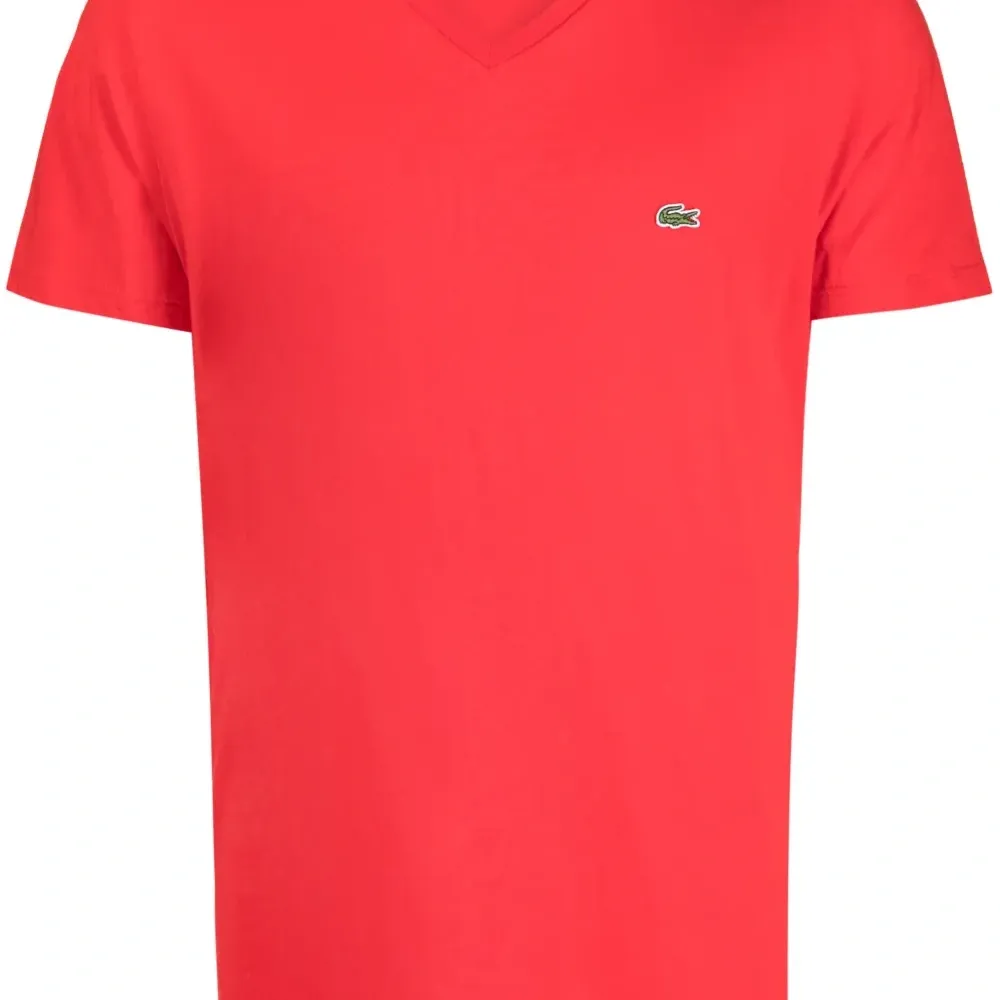 Футболка с вышитым логотипом