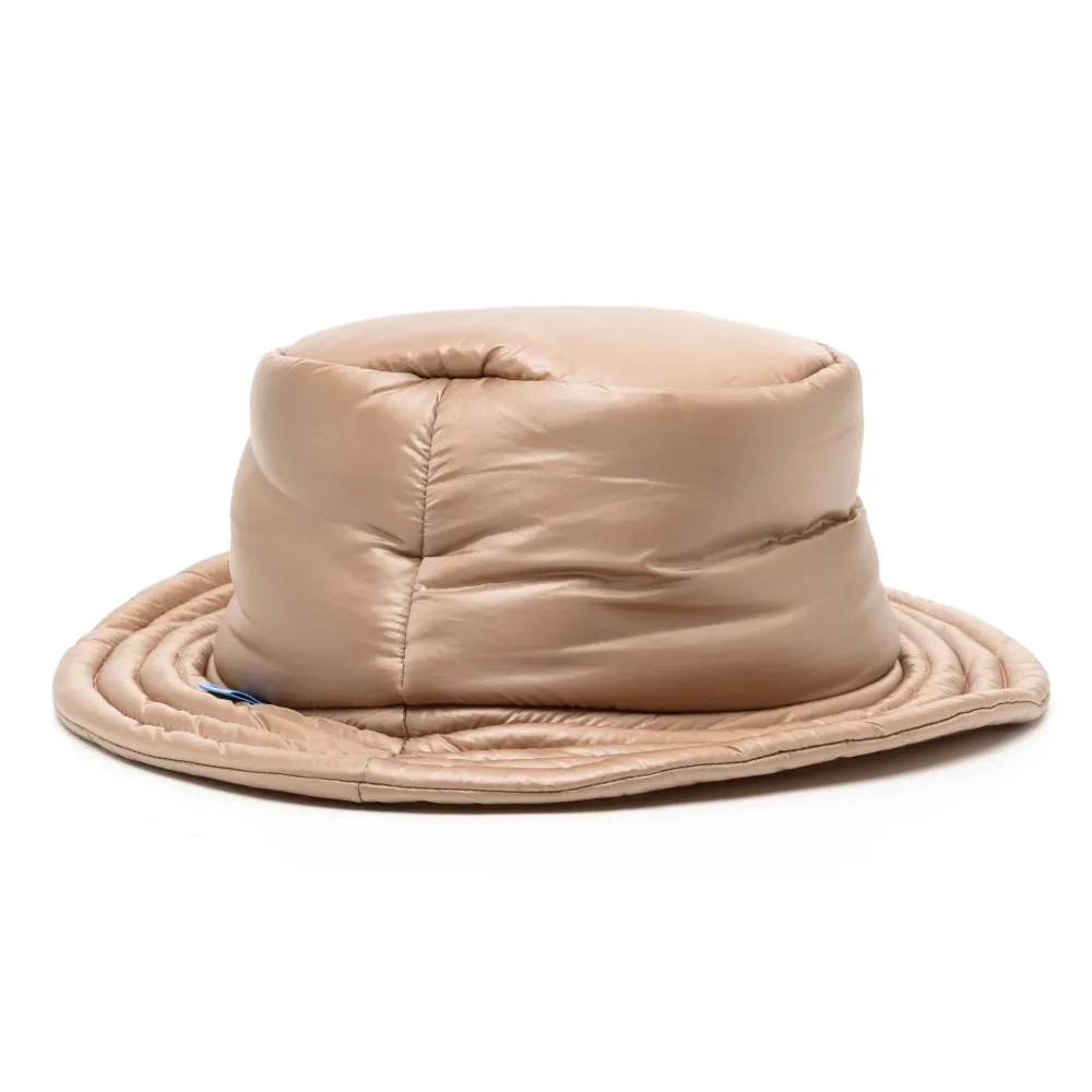 Дутая панама с нашивкой-логотипом