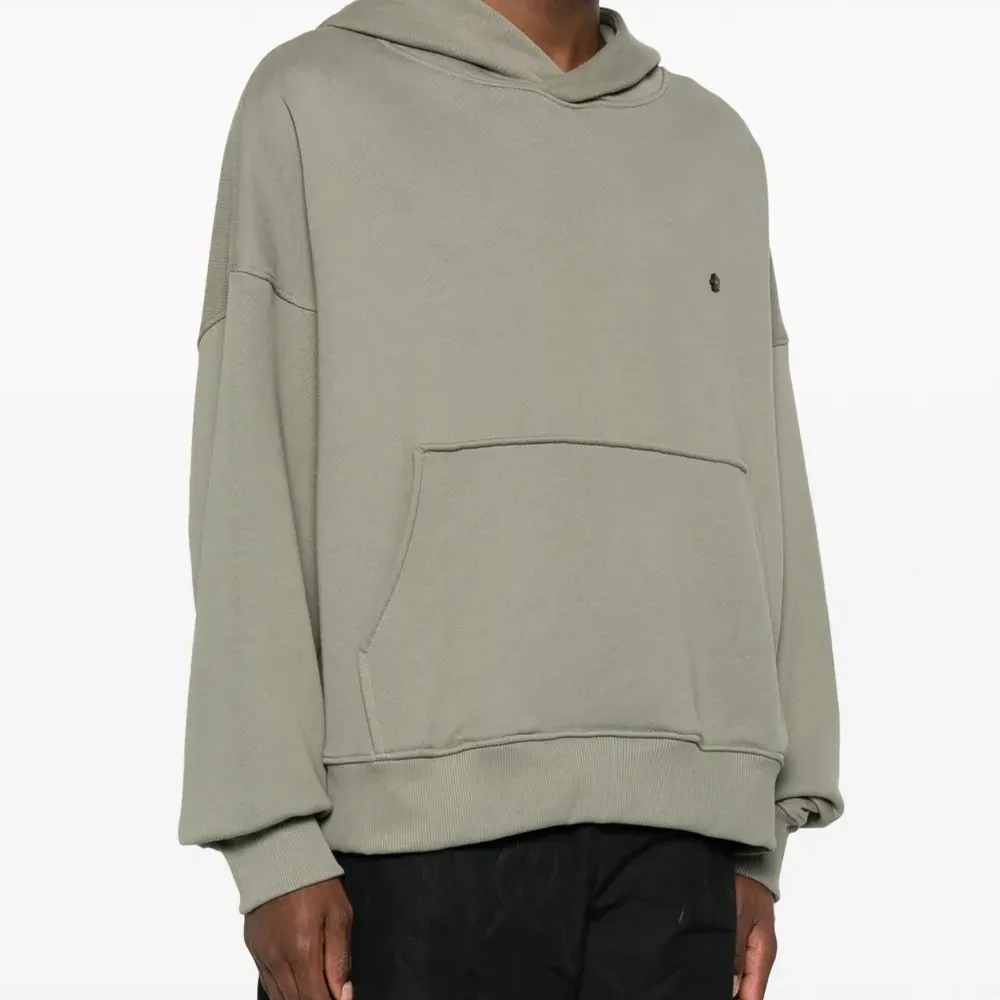 Худи с вышитым логотипом