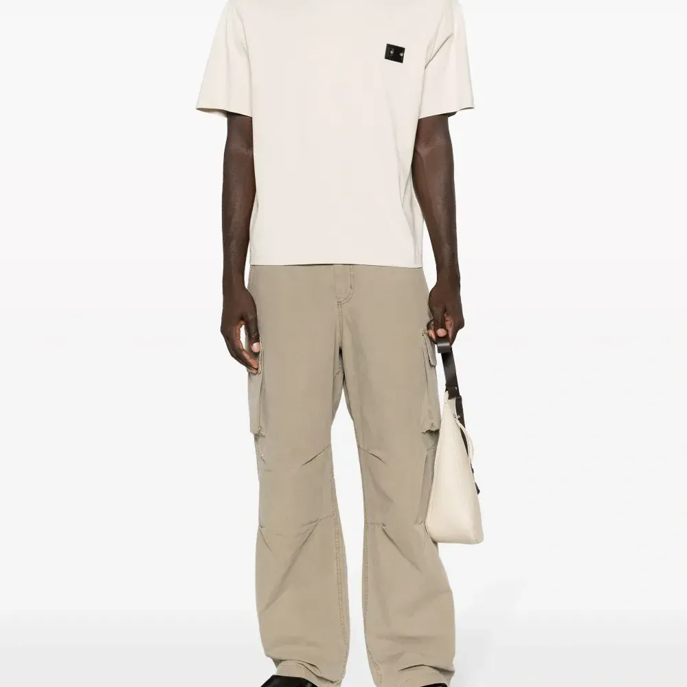 Футболка с нашивкой