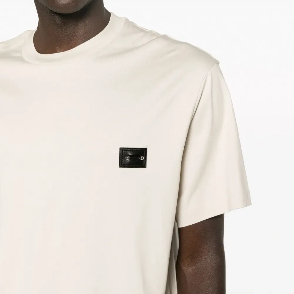 Футболка с нашивкой