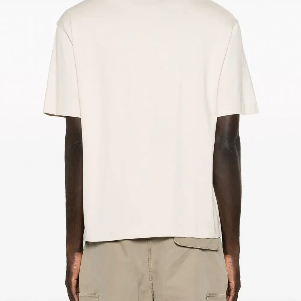 Футболка с нашивкой