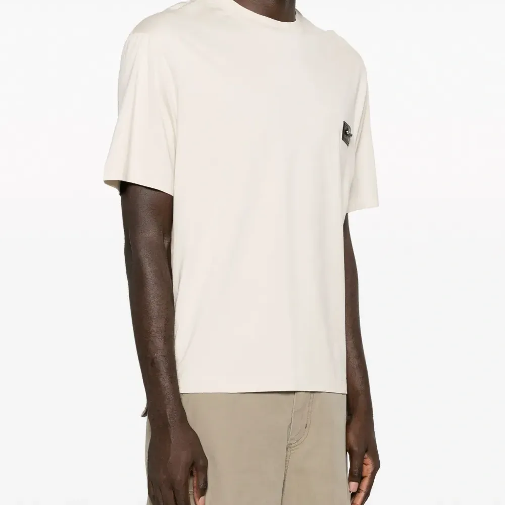 Футболка с нашивкой