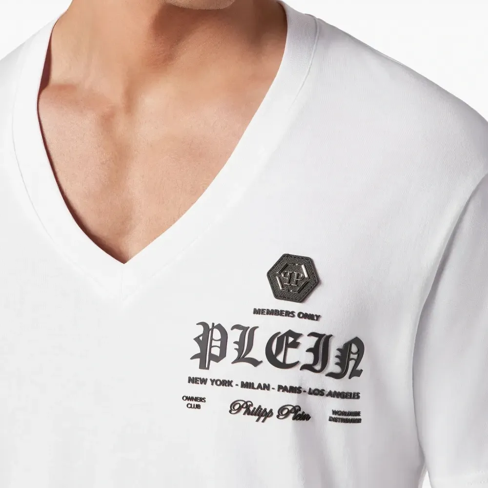 Футболка с логотипом