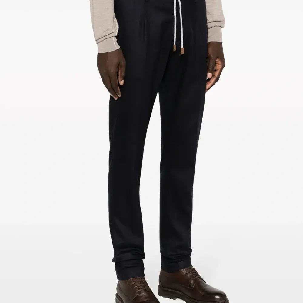 Узкие брюки с кулиской