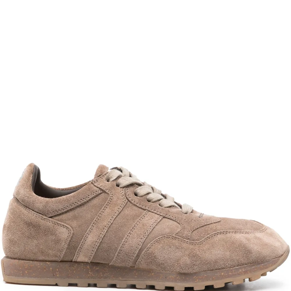 Кроссовки на шнуровке