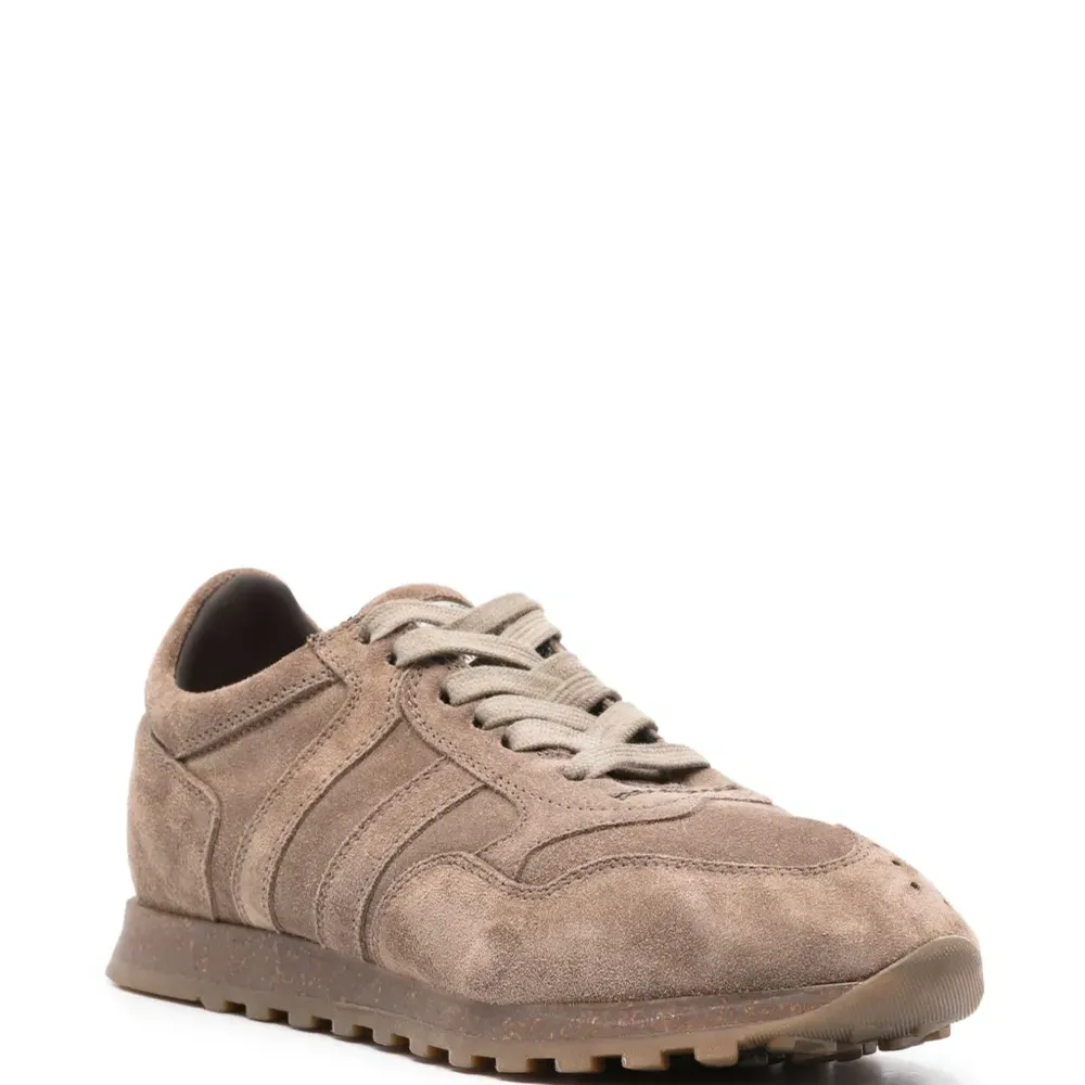 Кроссовки на шнуровке