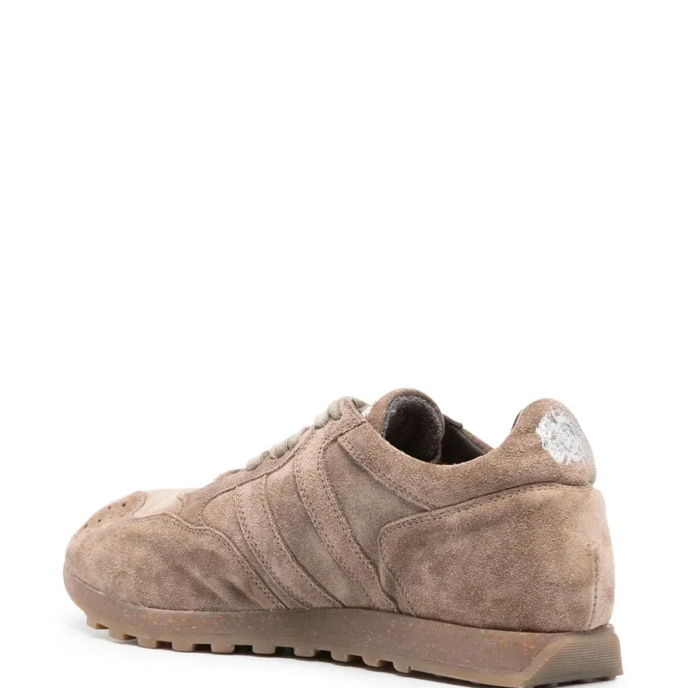 Кроссовки на шнуровке