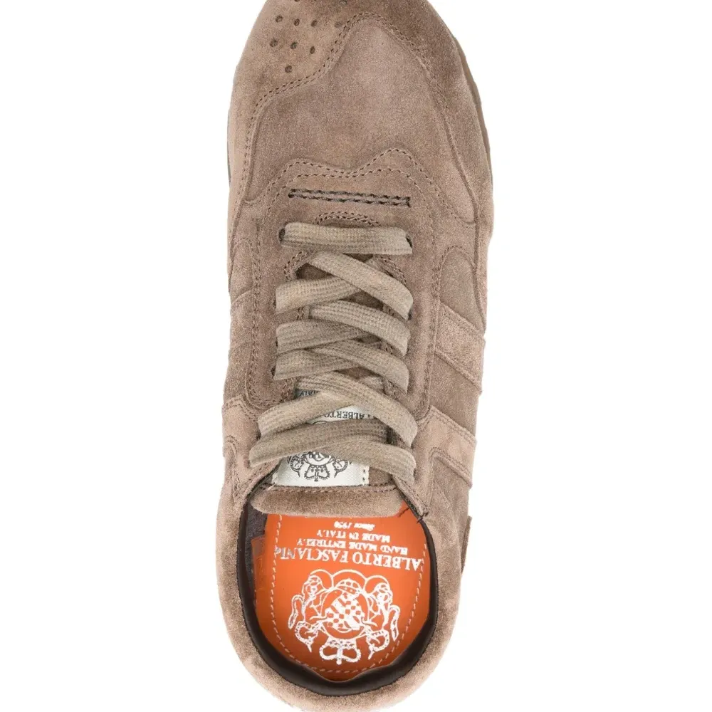 Кроссовки на шнуровке