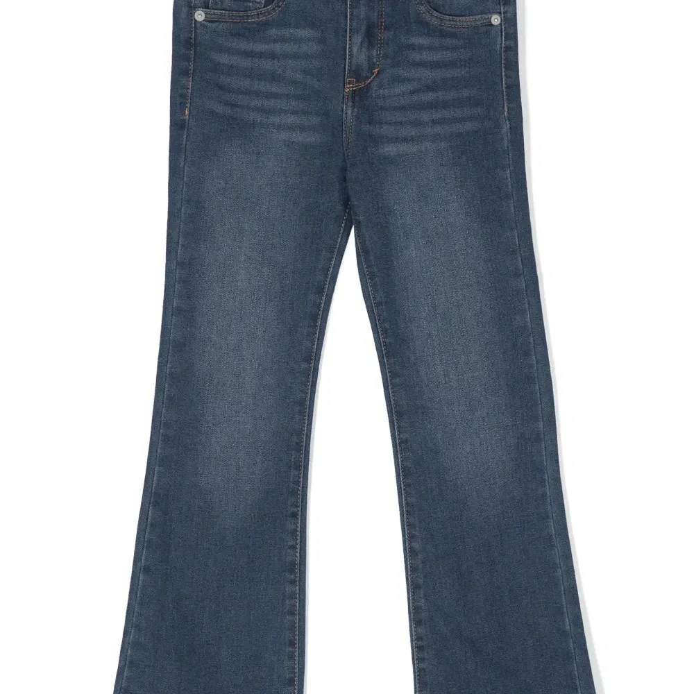 Прямые джинсы средней посадки