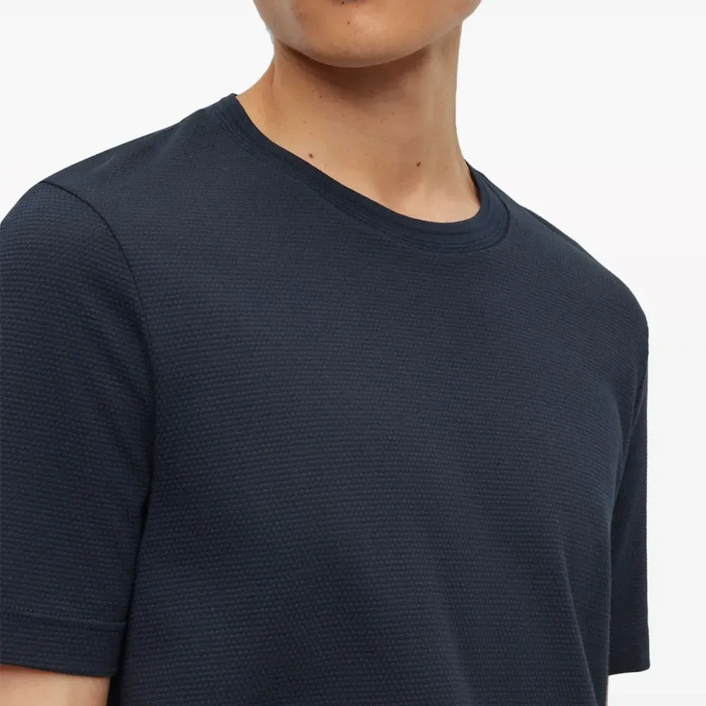 Футболка с логотипом