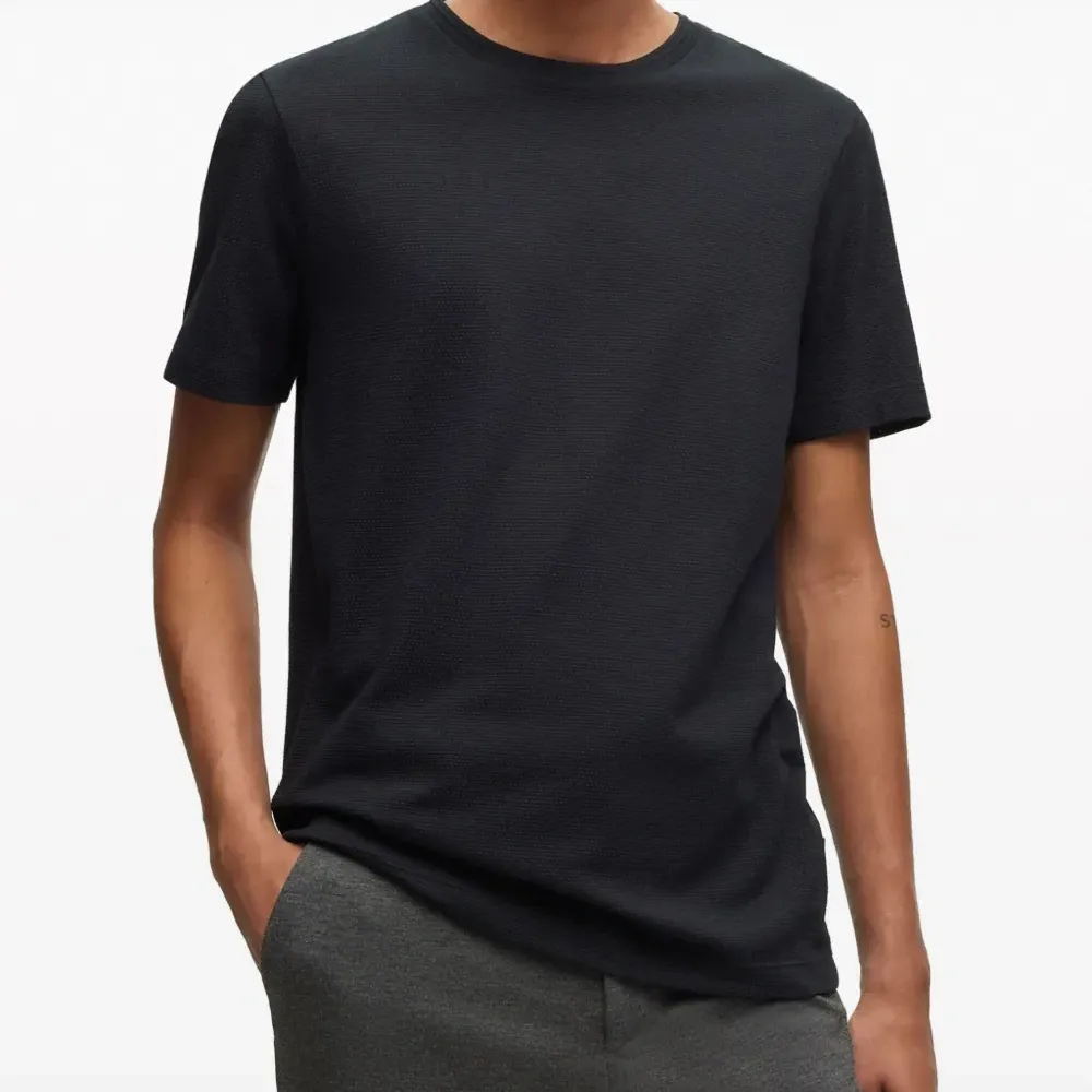 Футболка с логотипом